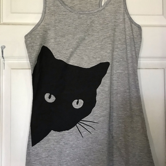 Black cat on gray tank - Picture 1 of 3